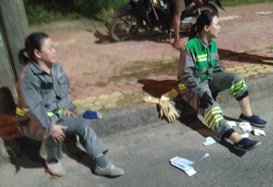 Quảng Ngãi: Công đoàn thăm hỏi, tặng quà cho hai nữ lao công bị bắn Quảng Ngãi: Công đoàn thăm hỏi, tặng quà cho hai nữ lao công bị bắn