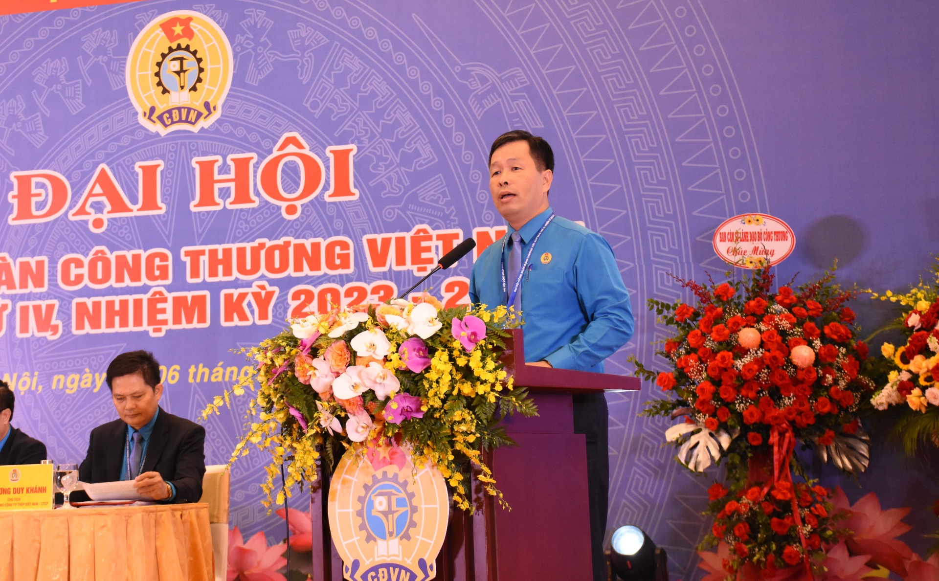 Hướng về cơ sở, lấy cơ sở làm trung tâm Hướng về cơ sở, lấy cơ sở làm trung tâm