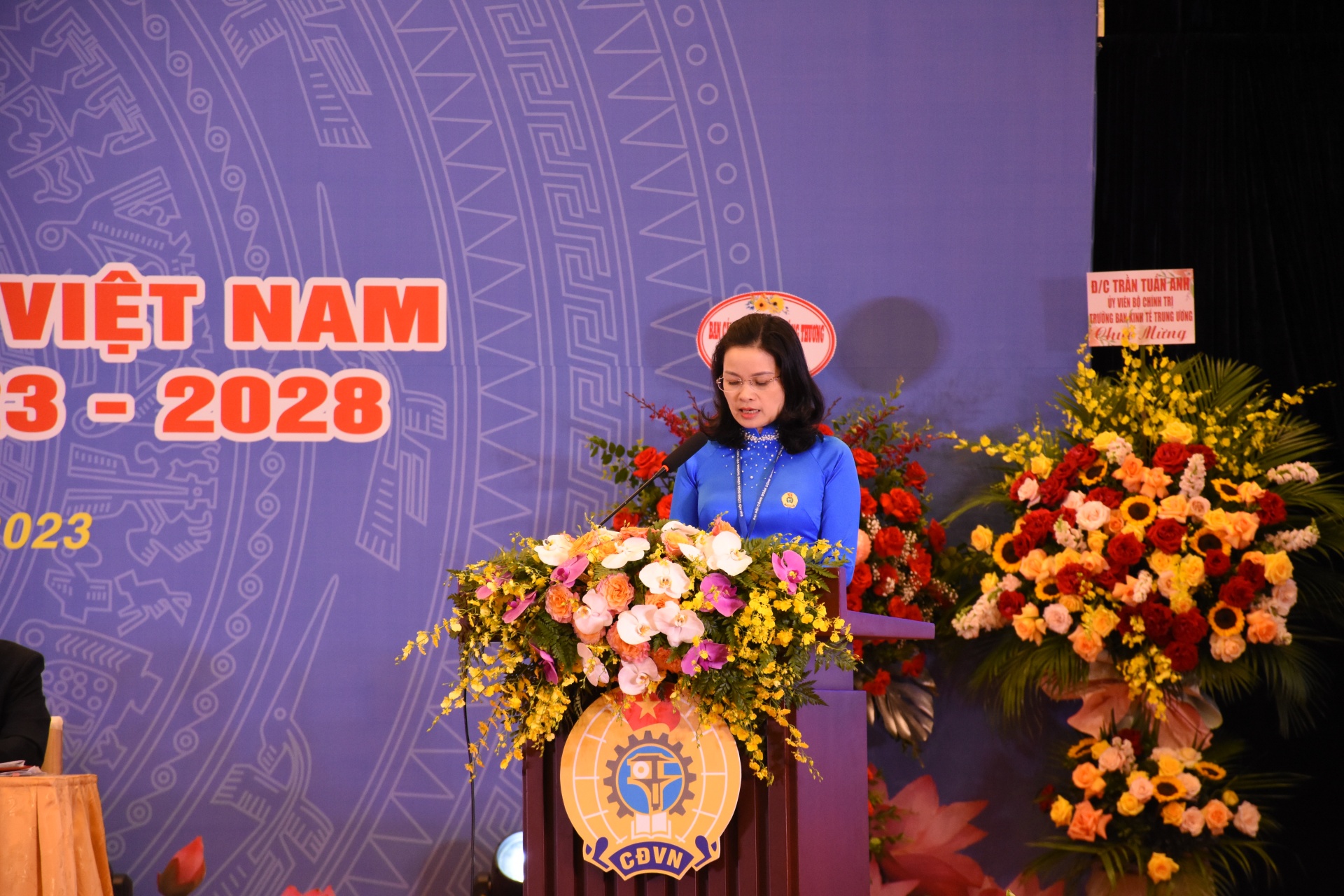 Hướng về cơ sở, lấy cơ sở làm trung tâm Hướng về cơ sở, lấy cơ sở làm trung tâm