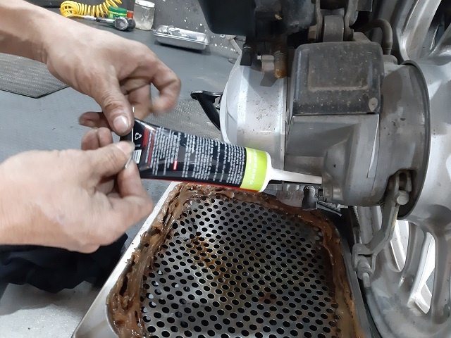 5 bộ phận công nhân cần kiểm tra khi xe máy bị ngập nước 5 bộ phận công nhân cần kiểm tra khi xe máy bị ngập nước