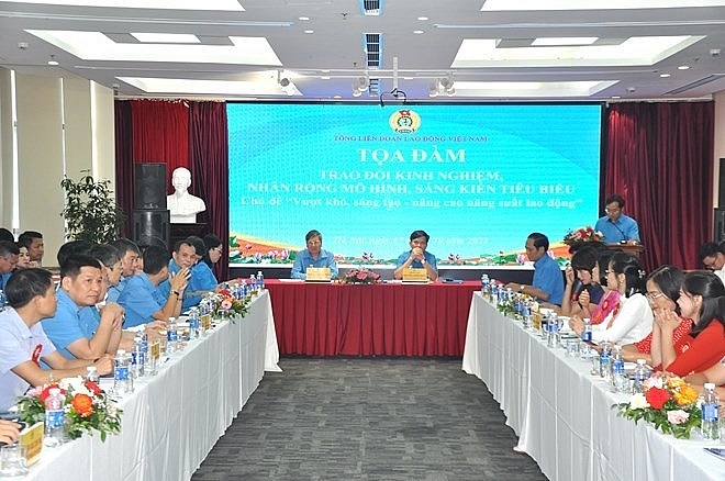 Chương trình "01 triệu sáng kiến" nuôi dưỡng phong trào lao động sáng tạo trong CNLĐ Chương trình "01 triệu sáng kiến" nuôi dưỡng phong trào lao động sáng tạo trong CNLĐ