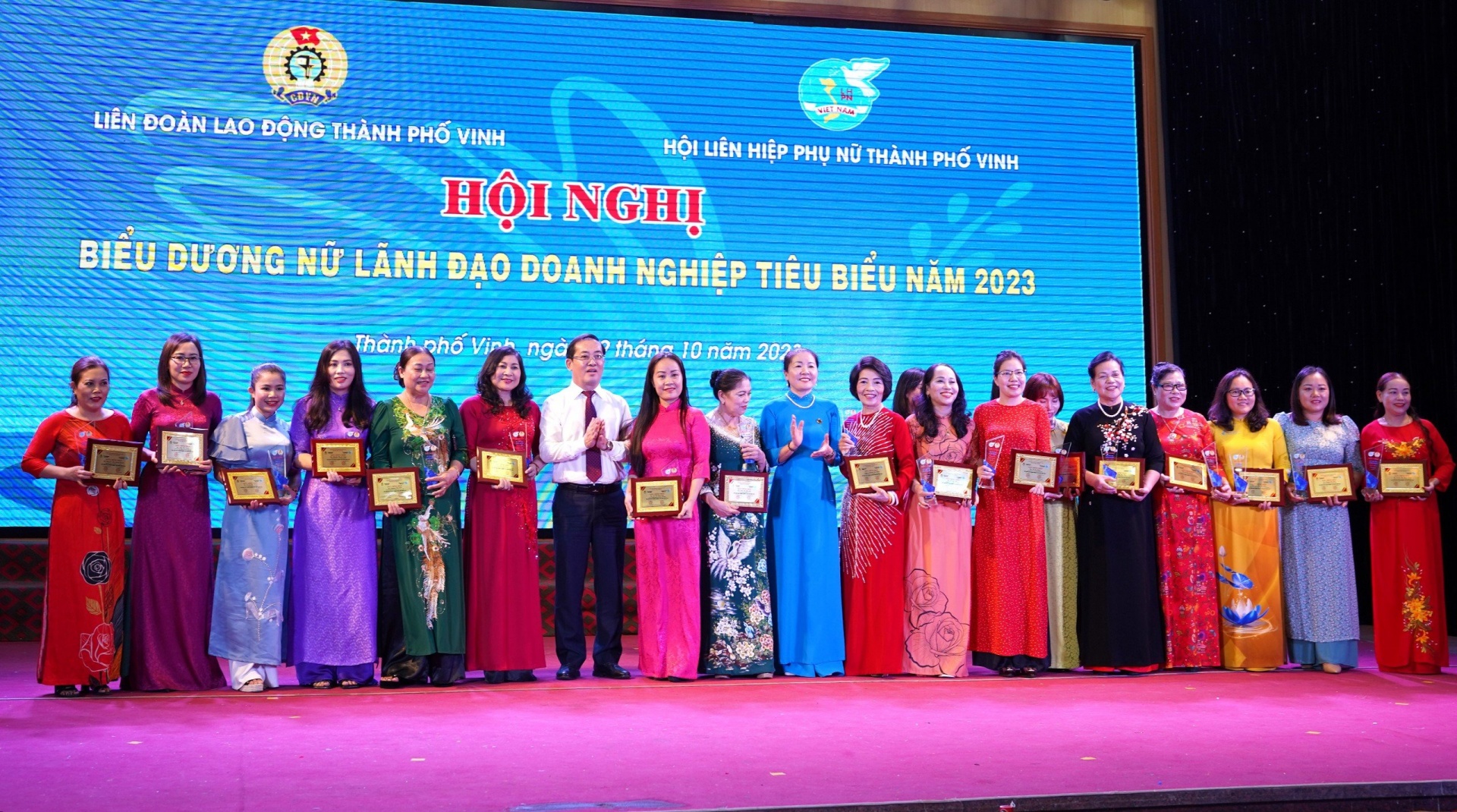 Tôn vinh 36 nữ doanh nhân tiêu biểu của TP Vinh