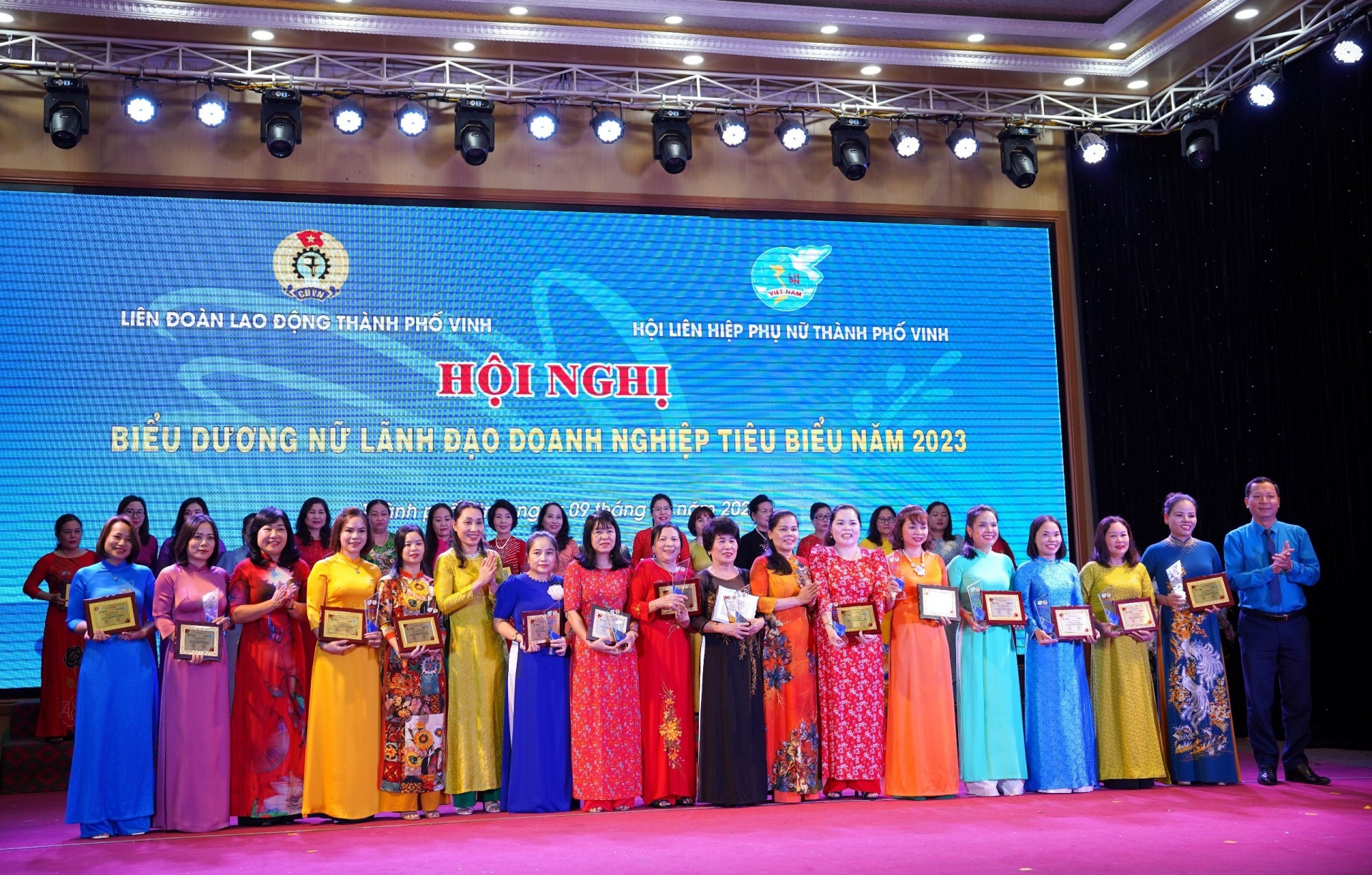 Tôn vinh 36 nữ doanh nhân tiêu biểu của TP Vinh