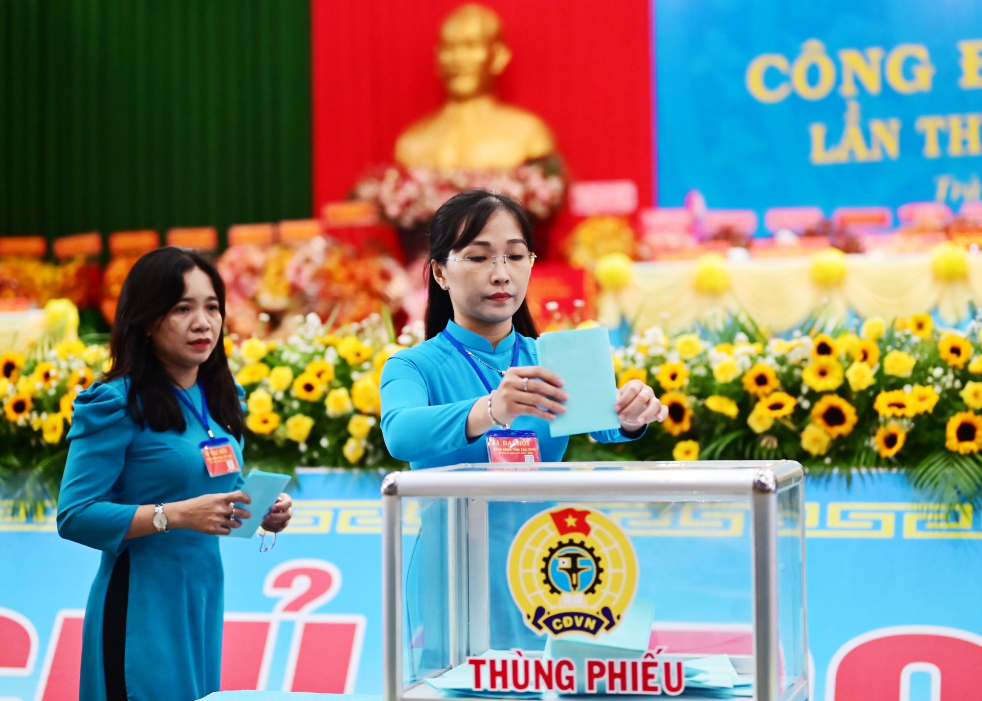 Đồng chí Trần Thị Kim Chung tái đắc cử Chủ tịch LĐLĐ tỉnh Trà Vinh Đồng chí Trần Thị Kim Chung tái đắc cử Chủ tịch LĐLĐ tỉnh Trà Vinh