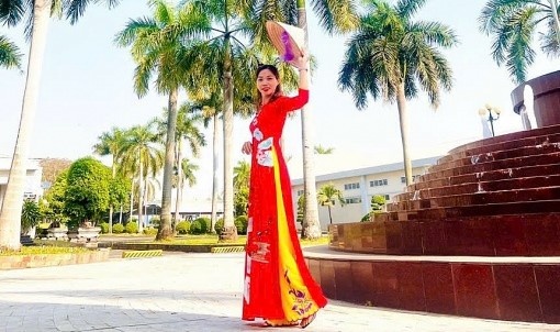 Thảo cười tít mắt vì 2 bữa ăn đặc biệt tại công ty!