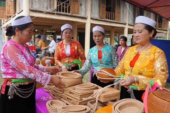 Người cao tuổi tham gia thị trường lao động