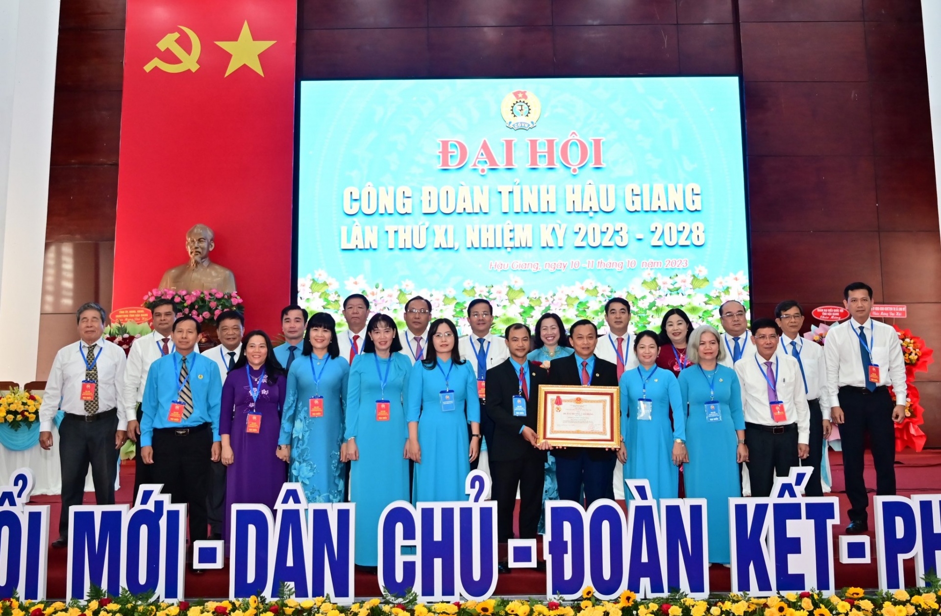 LĐLĐ Hậu Giang đón nhận Huân chương Lao động hạng Nhất tại Đại hội công đoàn XI LĐLĐ Hậu Giang đón nhận Huân chương Lao động hạng Nhất tại Đại hội công đoàn XI