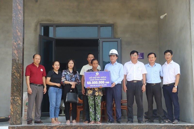 Ấm áp những ngôi nhà tình nghĩa ngành điện tặng người nghèo ở miền Trung