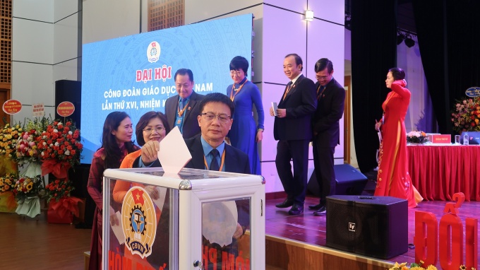 Đồng chí Nguyễn Ngọc Ân tái đắc cử Chủ tịch Công đoàn Giáo dục Việt Nam Đồng chí Nguyễn Ngọc Ân tái đắc cử Chủ tịch Công đoàn Giáo dục Việt Nam