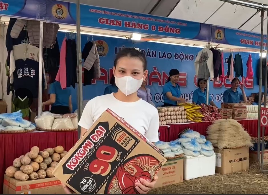 Chủ tịch LĐLĐ TP. Hà Nội thăm, tặng quà cho gia đình công nhân khó khăn Chủ tịch LĐLĐ TP. Hà Nội thăm, tặng quà cho gia đình công nhân khó khăn