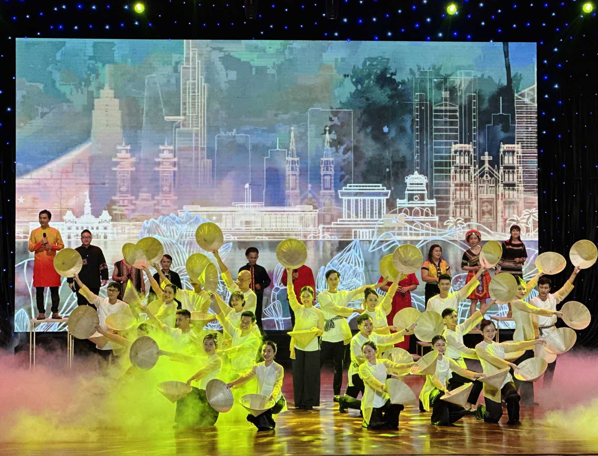 Các tiết mục thu hút đông đảo đoàn viên tham gia và được đầu tư dàn dựng công phu. Ảnh: P.NGUYÊN.