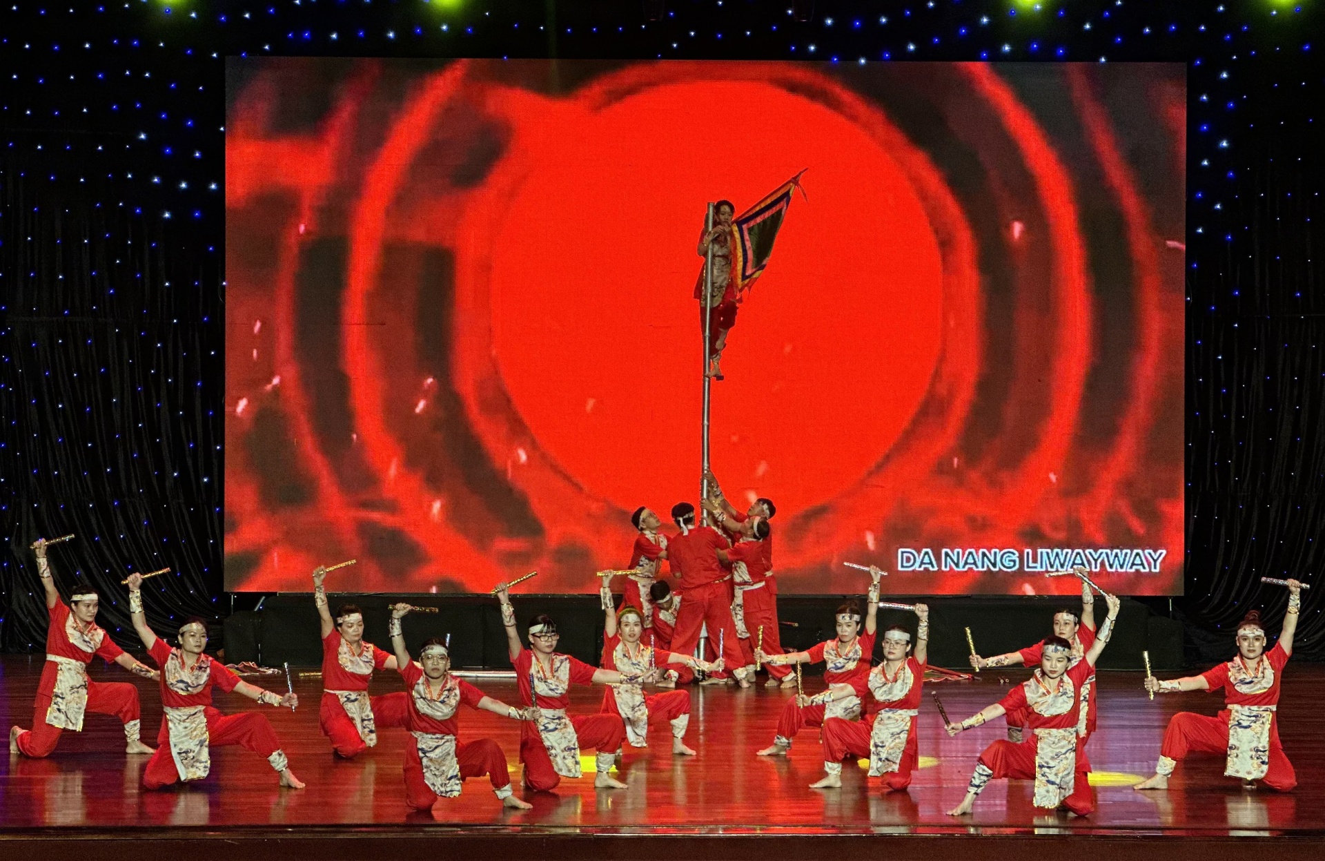 Tiết mục “Nam quốc sơn hà” của Công đoàn Khu công nghệ cao và các Khu công nghiệp Ảnh: P.NGUYÊN.