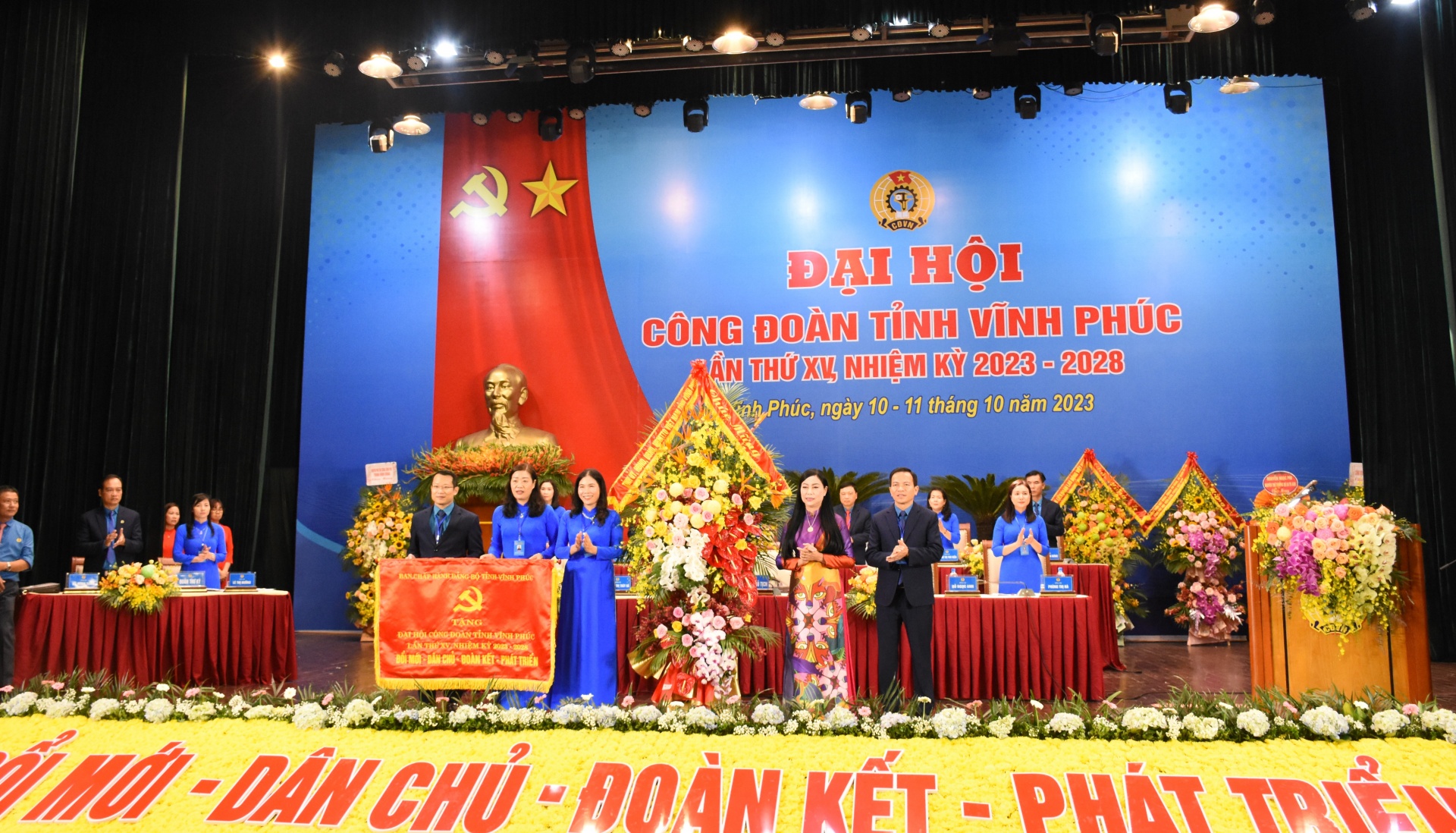 Đại hội Công đoàn Vĩnh Phúc: “Thực chất hơn, chuyển biến mạnh mẽ hơn” Đại hội Công đoàn Vĩnh Phúc: “Thực chất hơn, chuyển biến mạnh mẽ hơn”