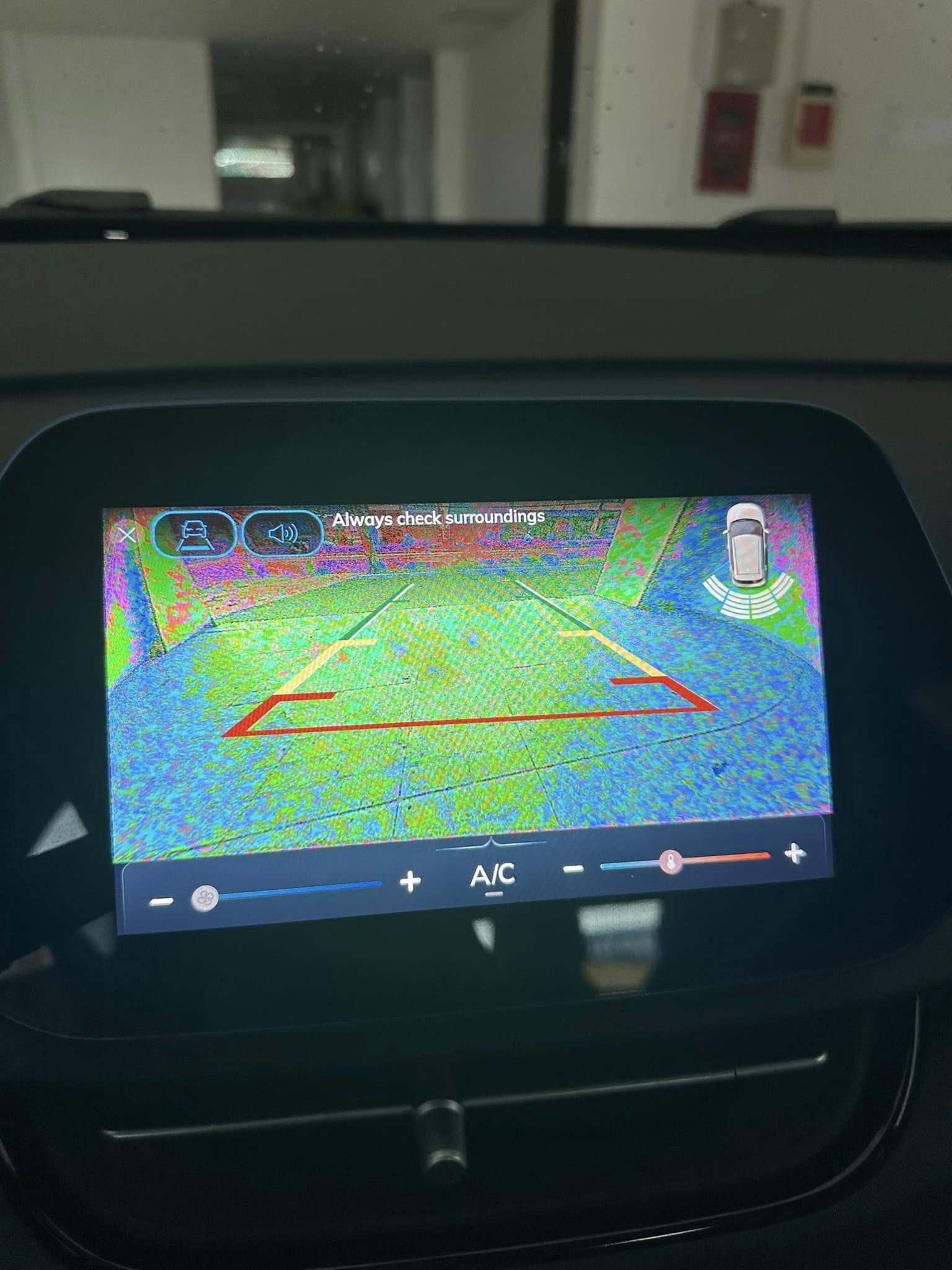 Chủ 5 xe Tesla đánh giá VinFast VF5 sau 1.000km đồng hành: "Giá thành rẻ so với những gì đem lại, nhưng phần mềm còn quá sơ sài" VinFast VF5 4