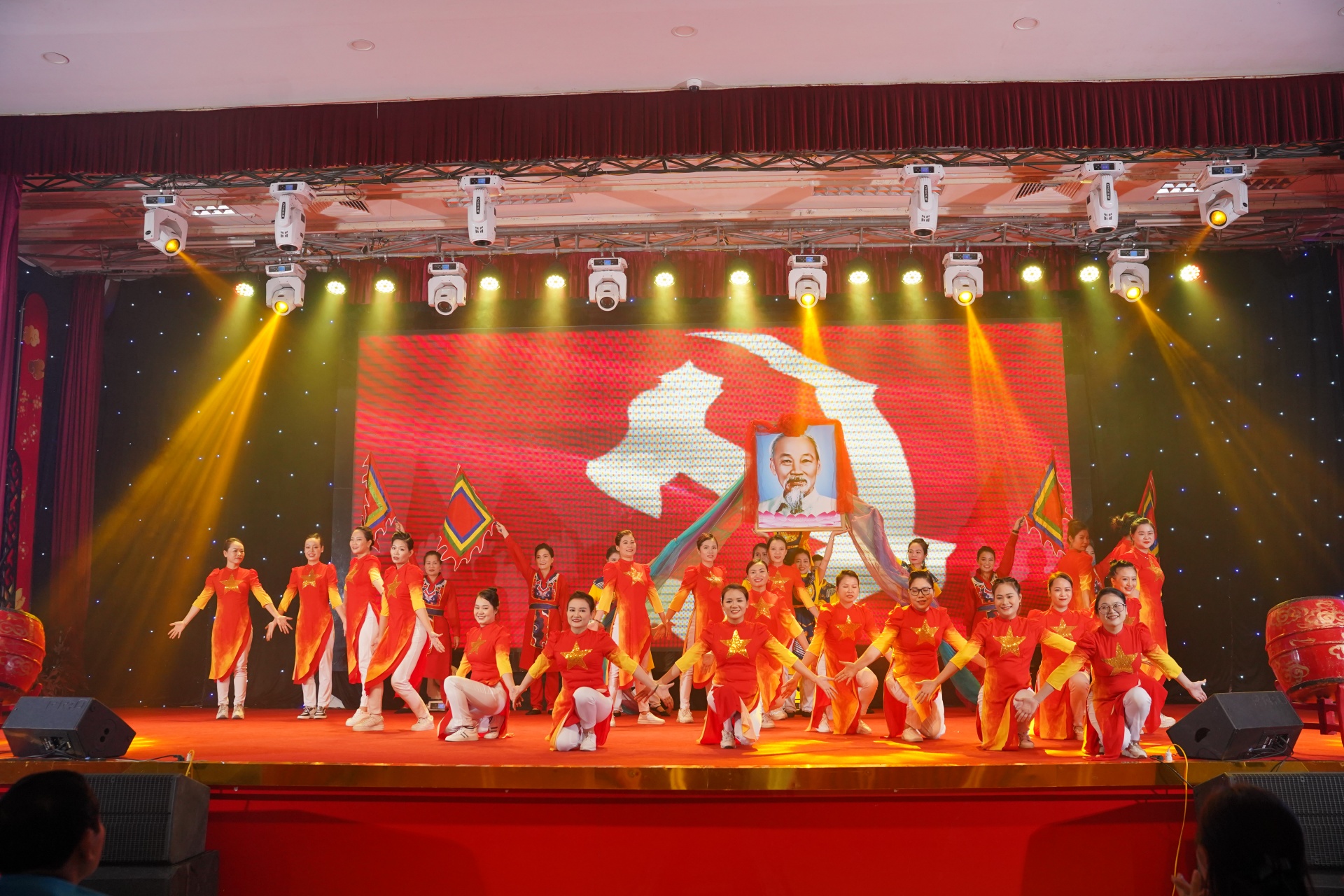 Thành phố Vinh: Đặc sắc, ấn tượng “Nhịp điệu đoàn viên năm 2023” Thành phố Vinh: Đặc sắc, ấn tượng “Nhịp điệu đoàn viên năm 2023”