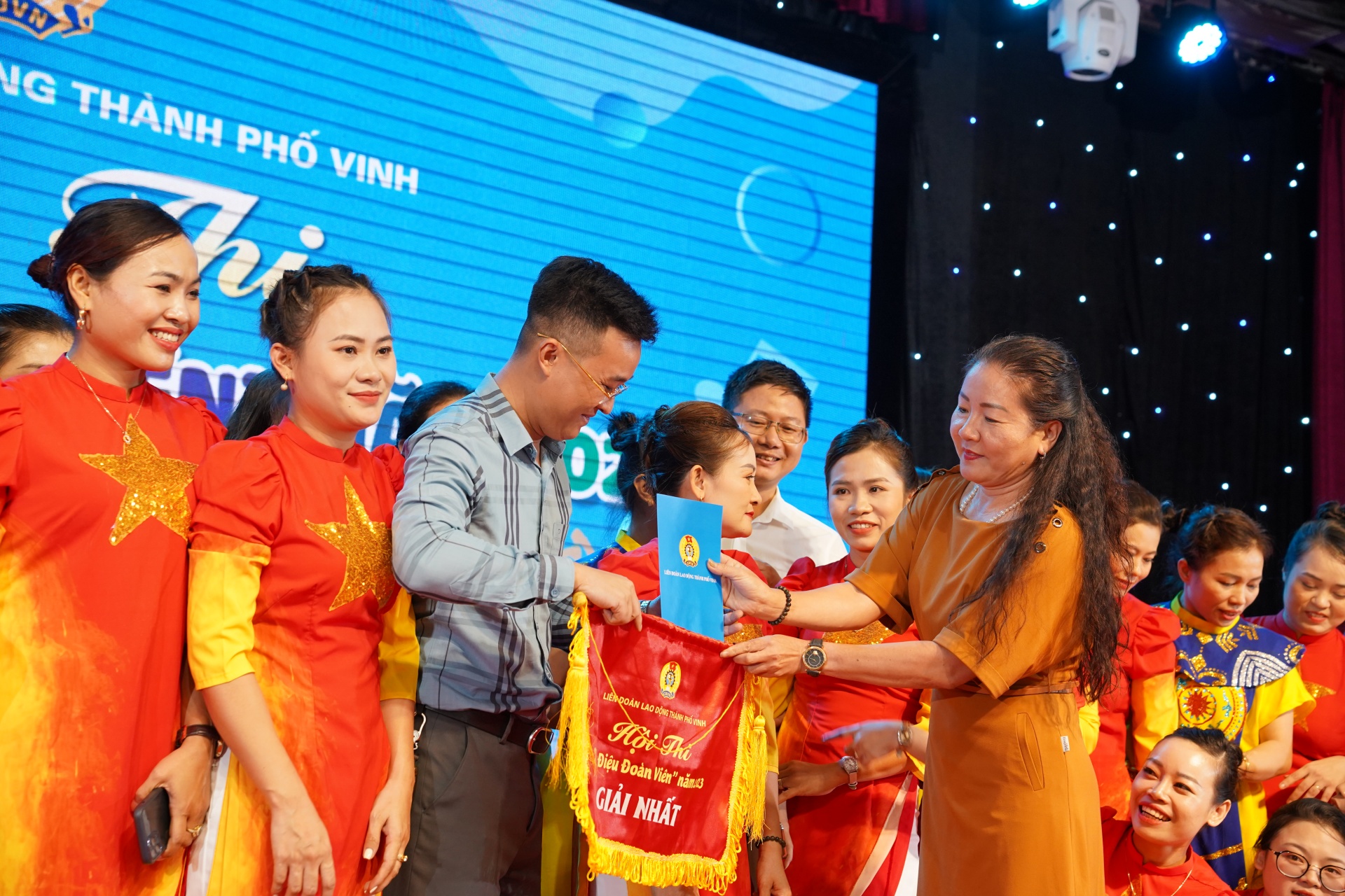 Thành phố Vinh: Đặc sắc, ấn tượng “Nhịp điệu đoàn viên năm 2023” Thành phố Vinh: Đặc sắc, ấn tượng “Nhịp điệu đoàn viên năm 2023”