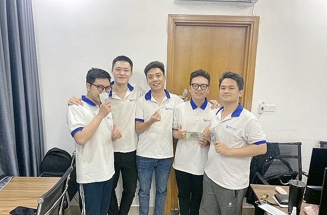 Công ty có chế độ đãi ngộ hấp dẫn cho nhân viên Công ty có chế độ đãi ngộ hấp dẫn cho nhân viên