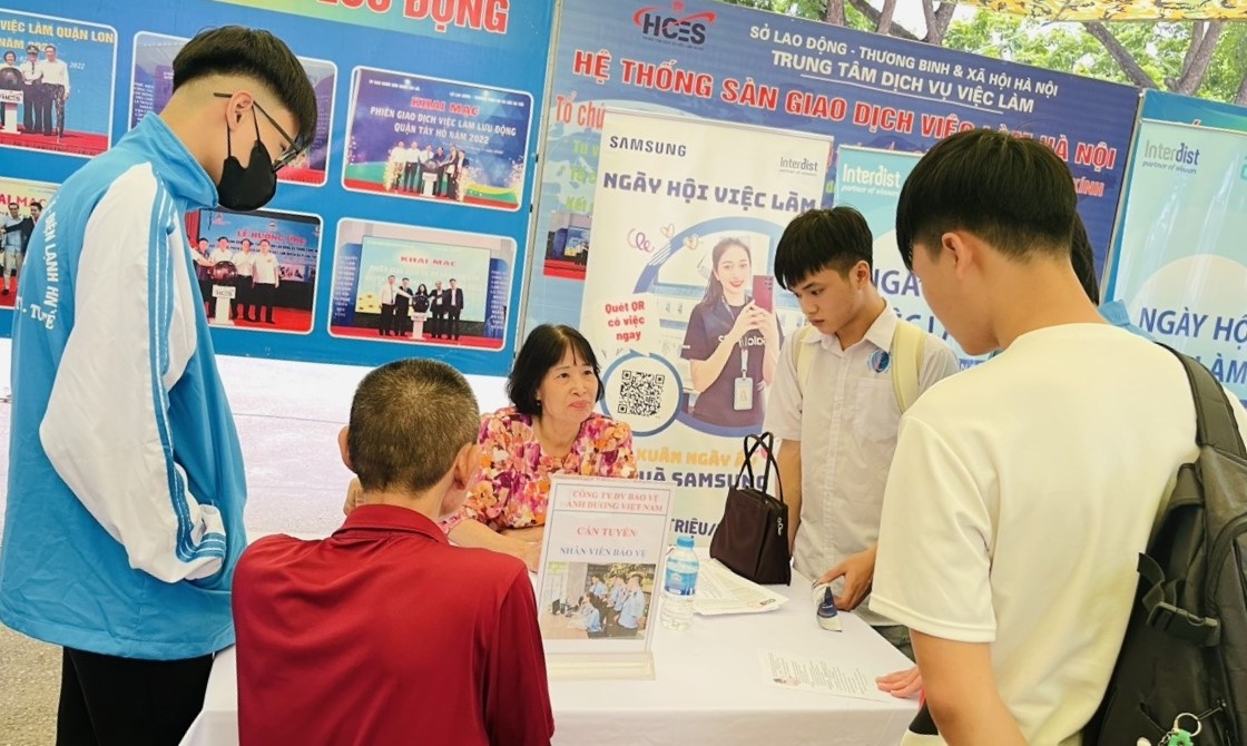 Hà Nội: Các ngành thương mại, dịch vụ tăng tuyển dụng phục vụ nhu cầu cuối năm