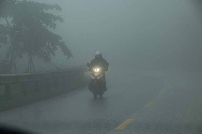 Kinh nghiệm chạy xe máy trời tối để hạn chế tai nạn