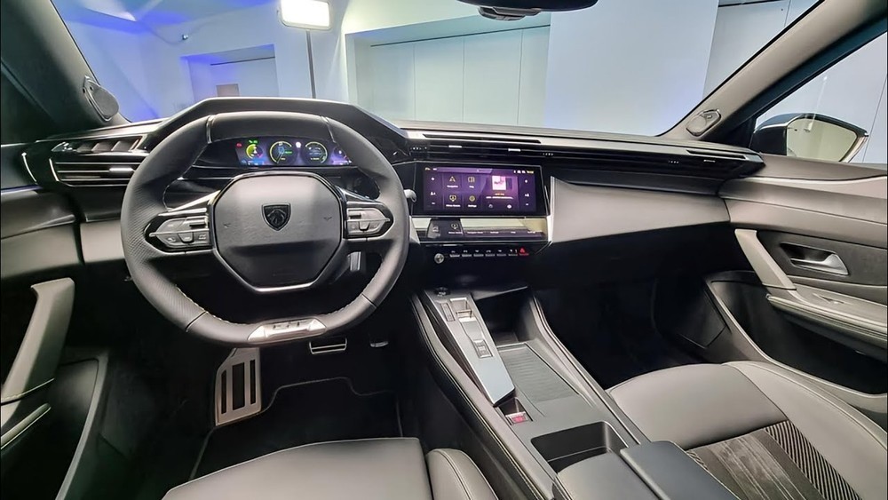 Peugeot 408 bất ngờ xuất hiện tại đại lý Peugeot 408 bất ngờ xuất hiện tại đại lý