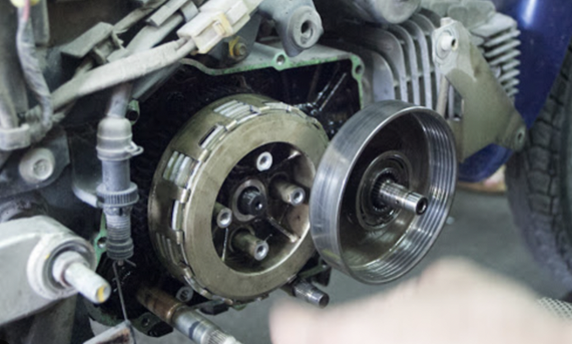 Xe máy thường xuyên di chuyển chậm trong phố cần lưu ý bảo dưỡng gì?