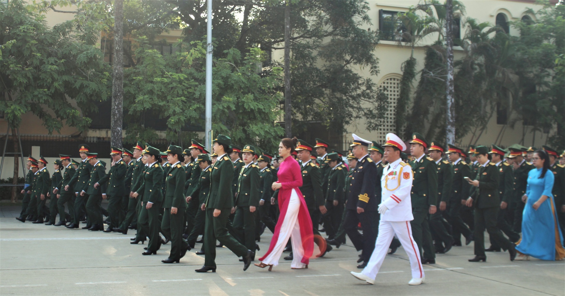 Đại hội Công đoàn Quân đội lần thứ X: Tuyên dương điển hình – Báo công dâng Bác! Đại hội Công đoàn Quân đội lần thứ X: Tuyên dương điển hình – Báo công dâng Bác!