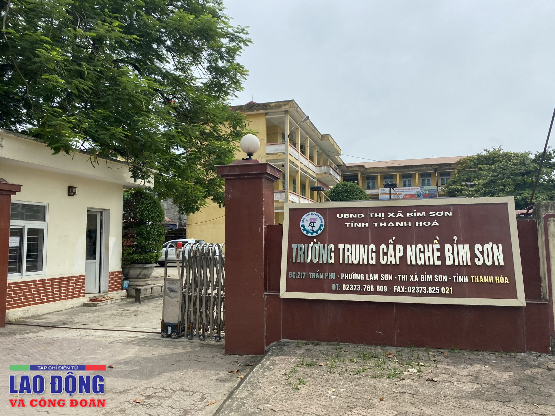 Vụ học sinh bị làm công nhân: Kỷ luật Hiệu trưởng Trường Trung cấp Nghề Bỉm Sơn Vụ học sinh bị làm công nhân: Kỷ luật Hiệu trưởng Trường Trung cấp Nghề Bỉm Sơn