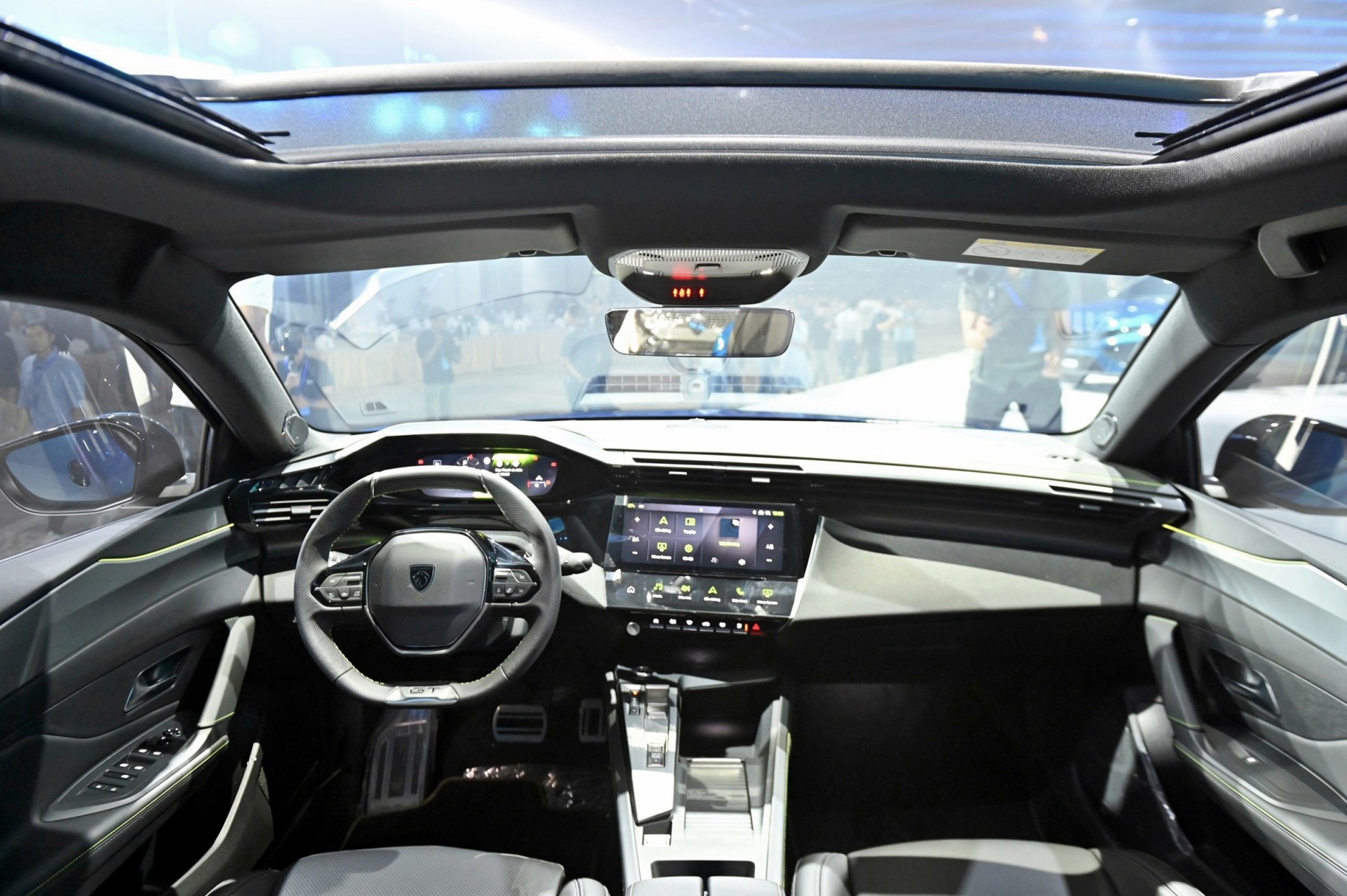 Cận cảnh CUV Coupe Peugeot 408 vừa được ra mắt Cận cảnh CUV Coupe Peugeot 408 vừa được ra mắt