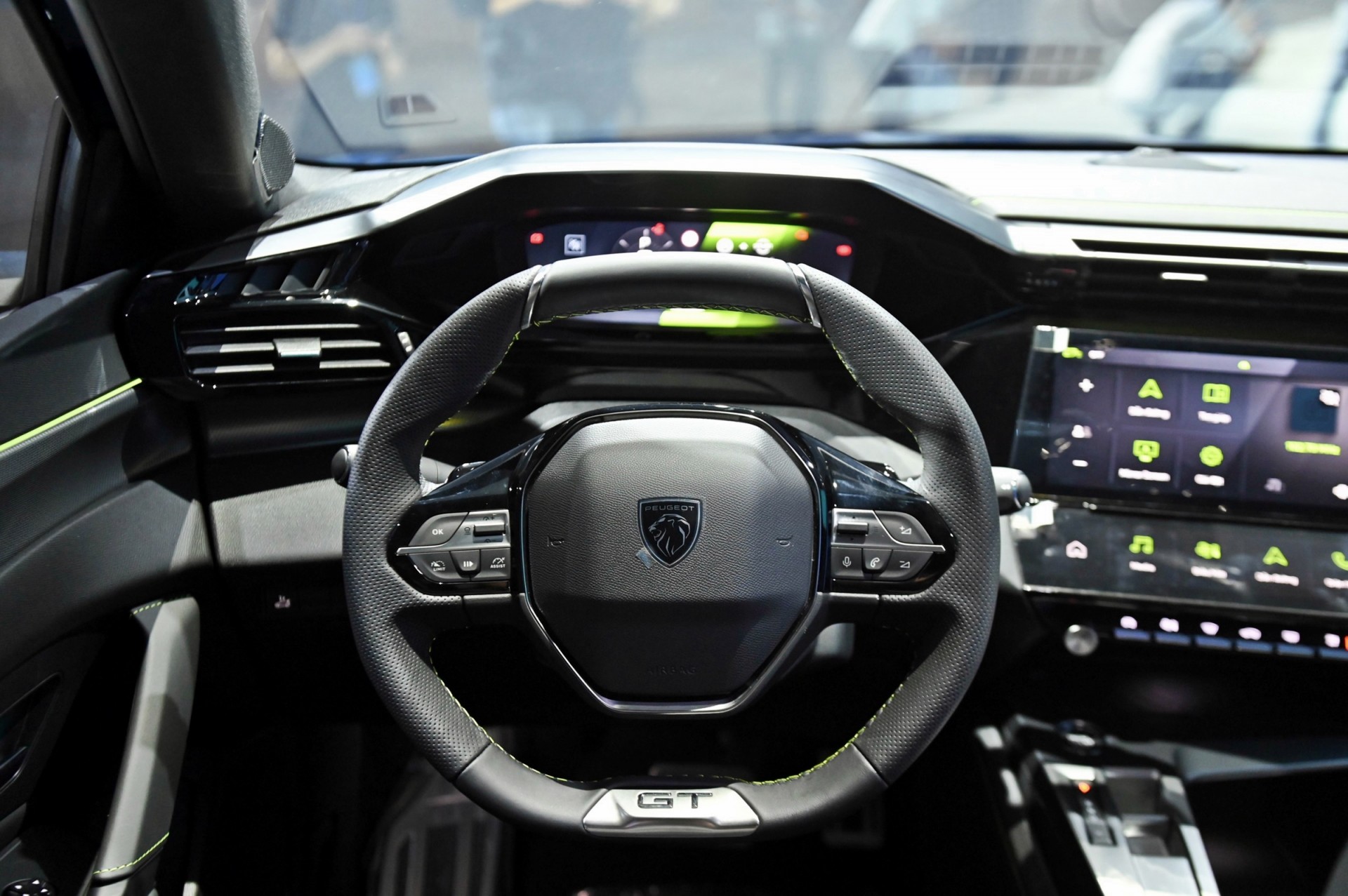 Cận cảnh CUV Coupe Peugeot 408 vừa được ra mắt Cận cảnh CUV Coupe Peugeot 408 vừa được ra mắt