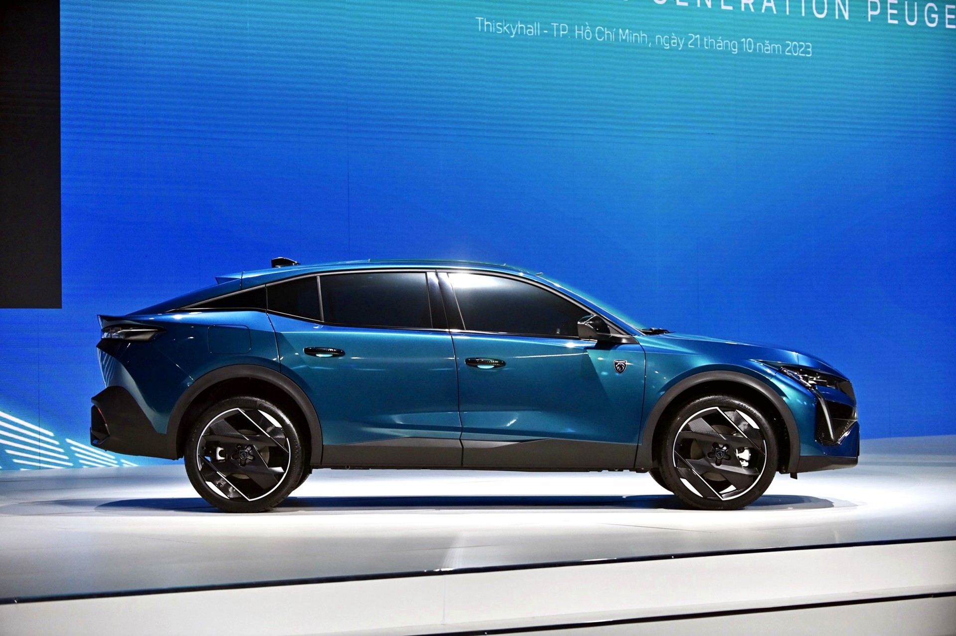 Cận cảnh CUV Coupe Peugeot 408 vừa được ra mắt Cận cảnh CUV Coupe Peugeot 408 vừa được ra mắt