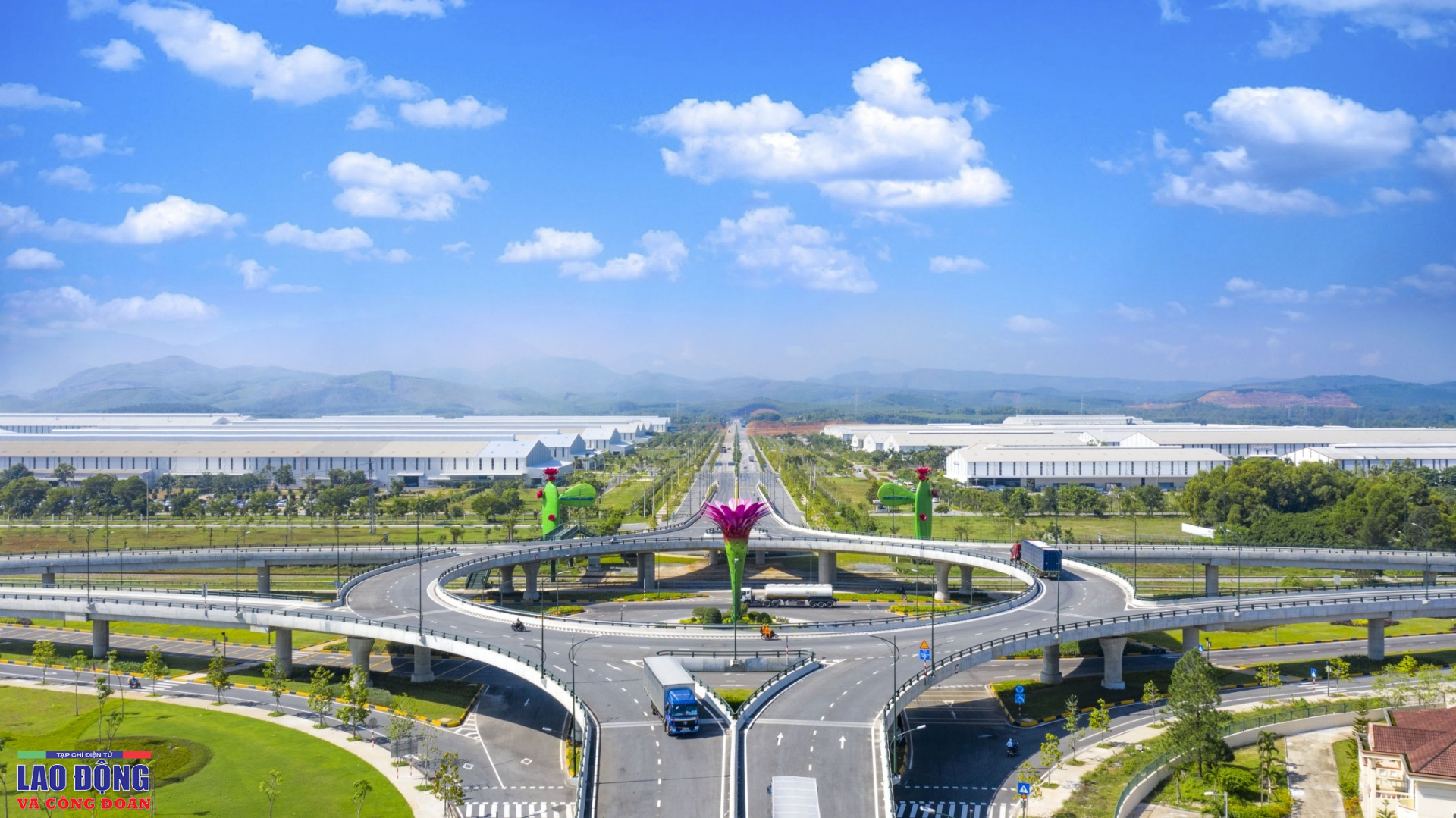 Những người thợ làm "hoa xương rồng" nở rực Những người thợ làm "hoa xương rồng" nở rực