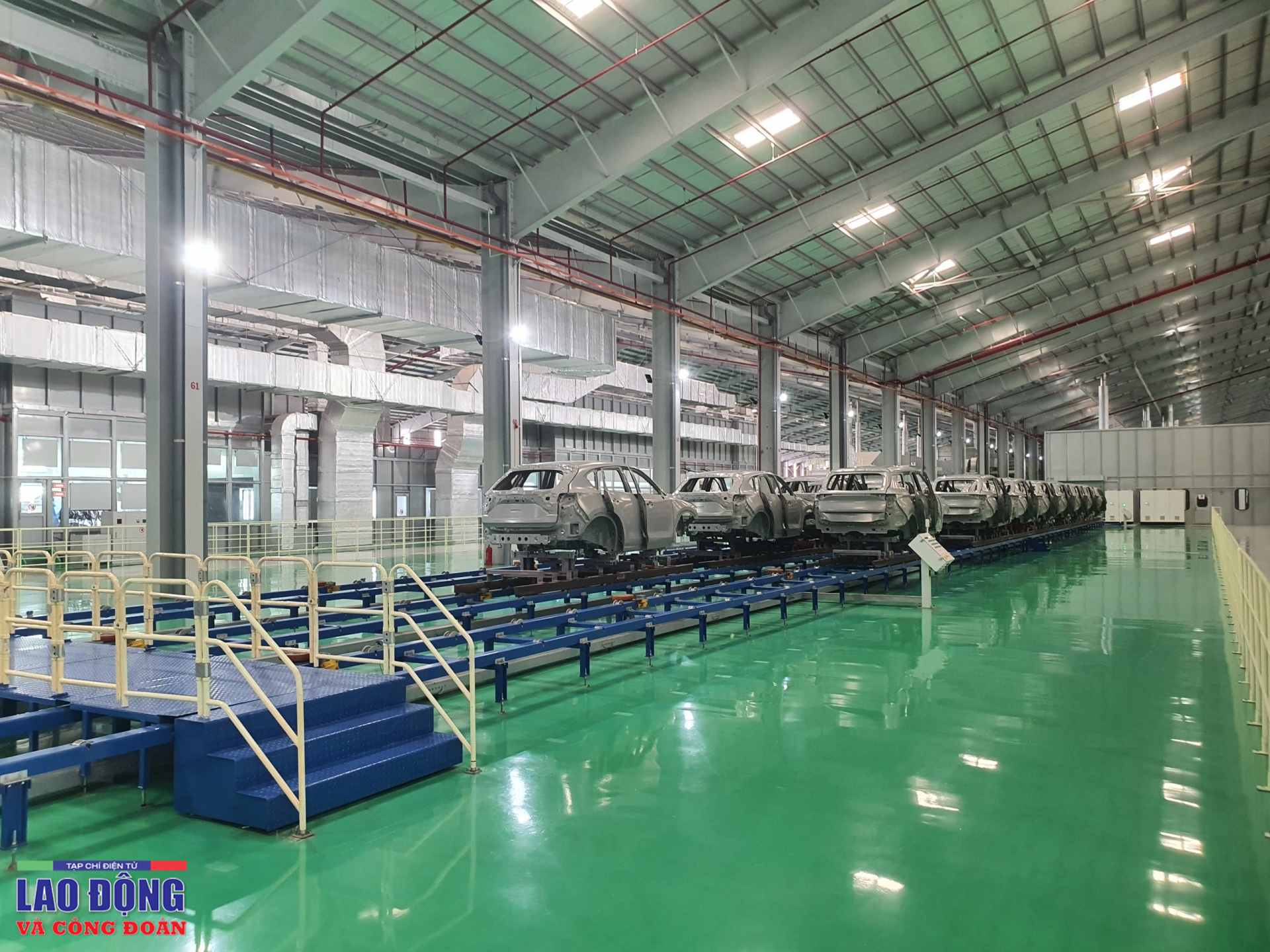 Những người thợ làm "hoa xương rồng" nở rực Những người thợ làm "hoa xương rồng" nở rực