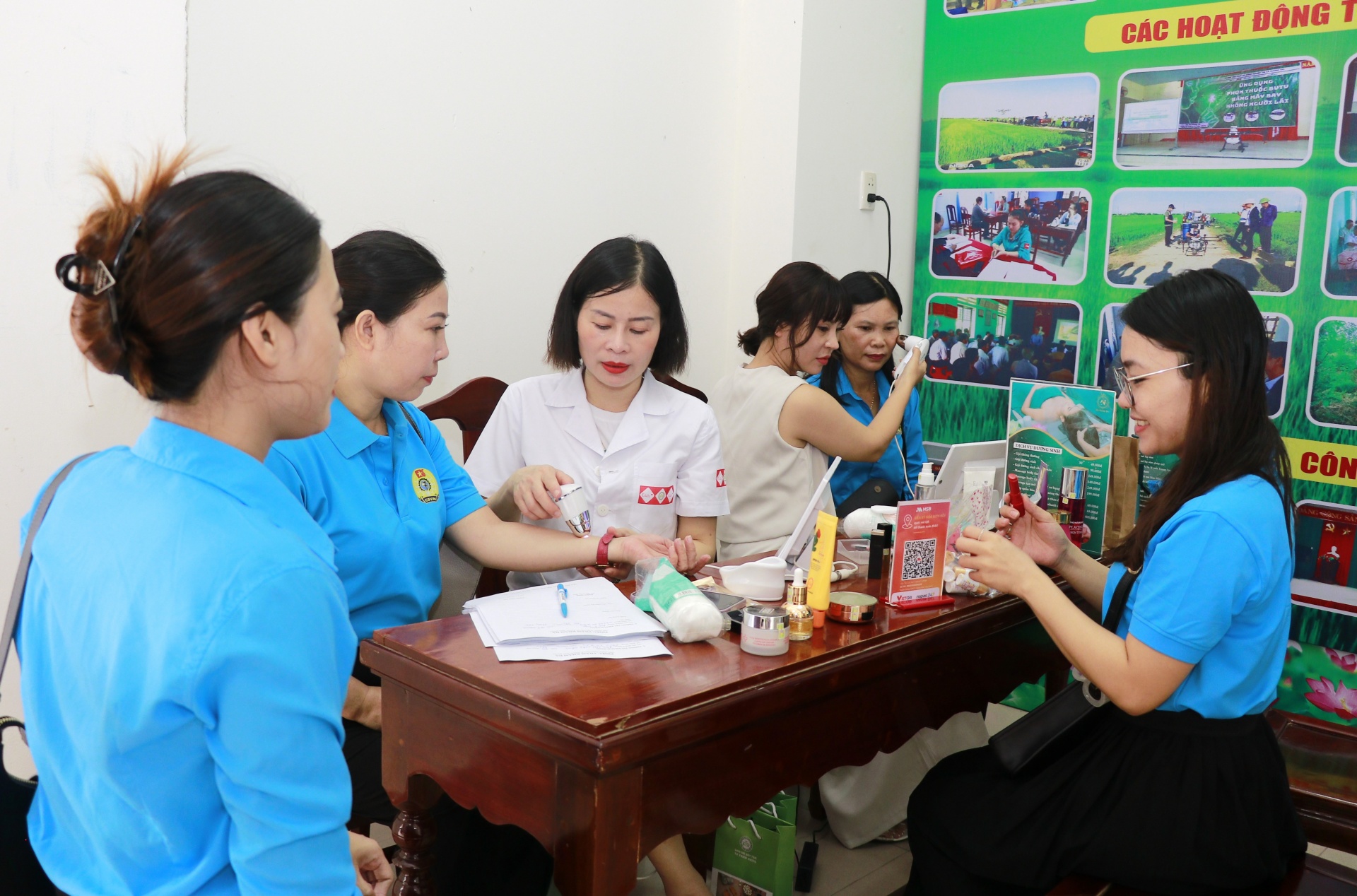 Xã hội hoá các nguồn lực để nâng cao đời sống cho đoàn viên, người lao động Xã hội hoá các nguồn lực để nâng cao đời sống cho đoàn viên, người lao động