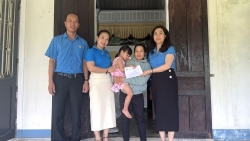 Vui vì con gái được công đoàn quan tâm, đỡ đầu