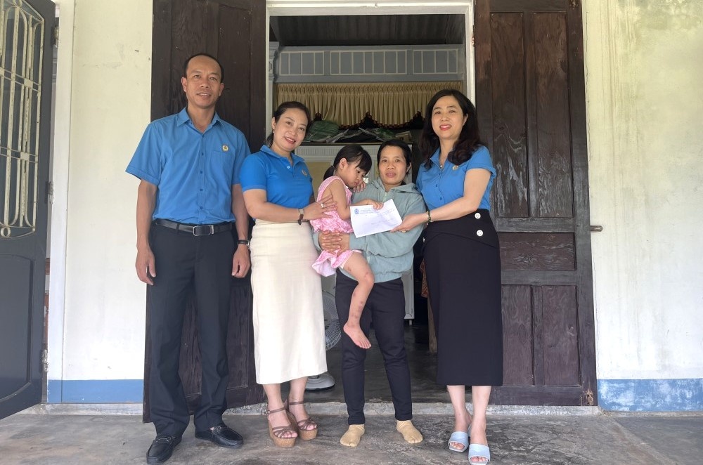 Vui vì con gái được công đoàn quan tâm, đỡ đầu