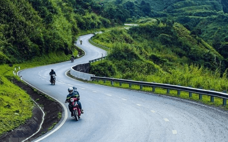 Kinh nghiệm chạy xe máy vượt an toàn trên đường trường