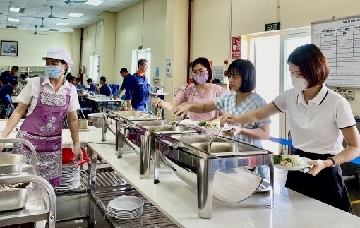 Cơm nhà có khi không ngon như cơm ca! Cơm nhà có khi không ngon như cơm ca!