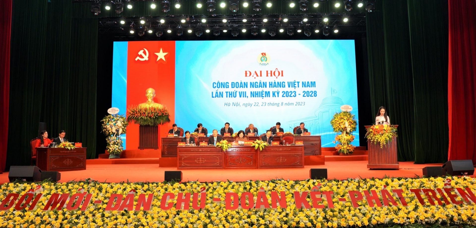 NHỮNG BƯỚC TIẾN ĐƯỢC KỲ VỌNG TRONG NHIỆM KỲ MỚI NHỮNG BƯỚC TIẾN ĐƯỢC KỲ VỌNG TRONG NHIỆM KỲ MỚI