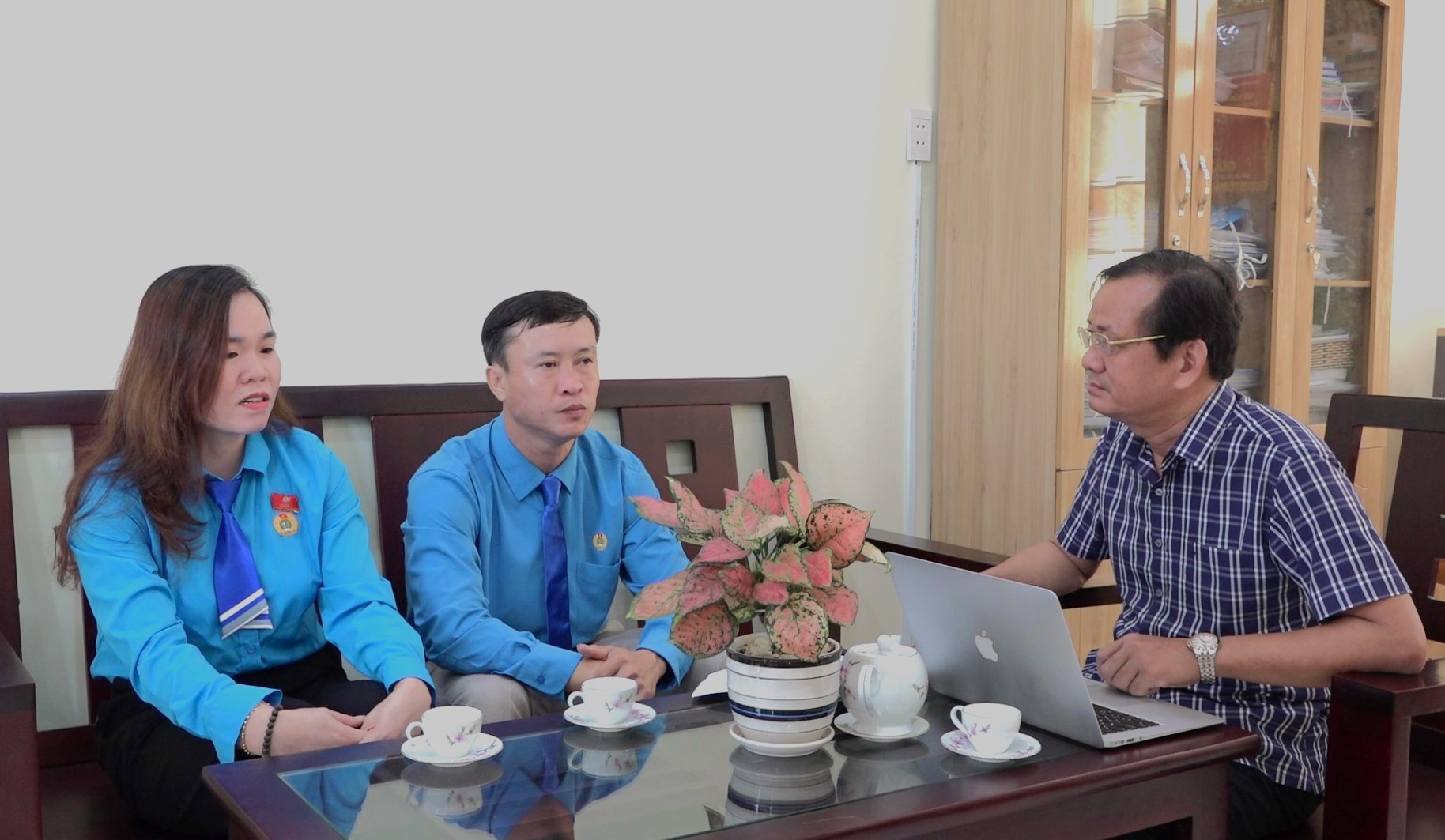 “Màu áo xanh công đoàn là sợi dây níu kéo tôi ở lại”