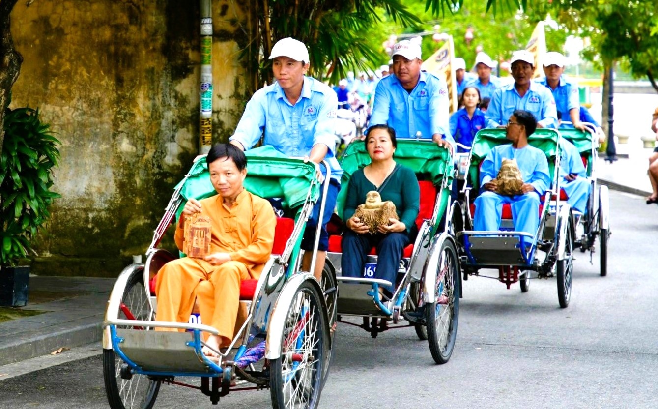 “Màu áo xanh công đoàn là sợi dây níu kéo tôi ở lại”