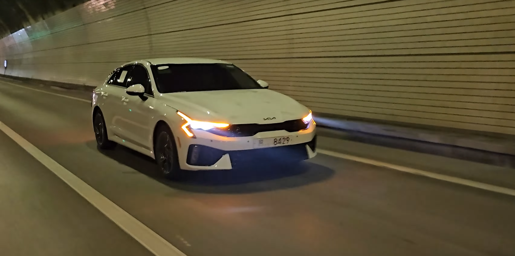 Bắt gặp Kia K5 2024 lăn bánh trên đường phố Hàn Quốc Bắt gặp Kia K5 2024 lăn bánh trên đường phố Hàn Quốc