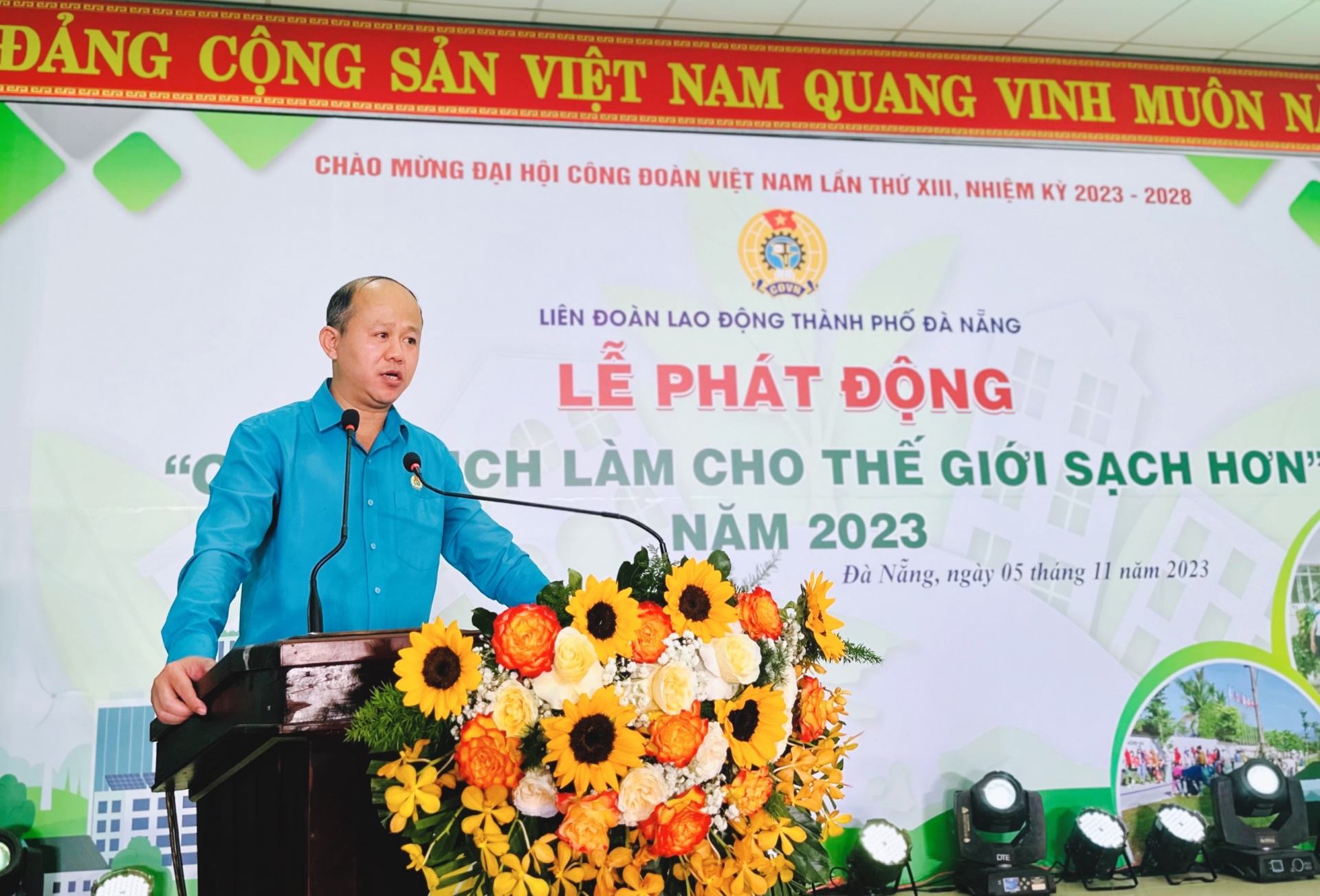 Đà Nẵng: Hàng trăm công nhân lao động hưởng ứng “Chiến dịch làm cho thế giới sạch hơn”