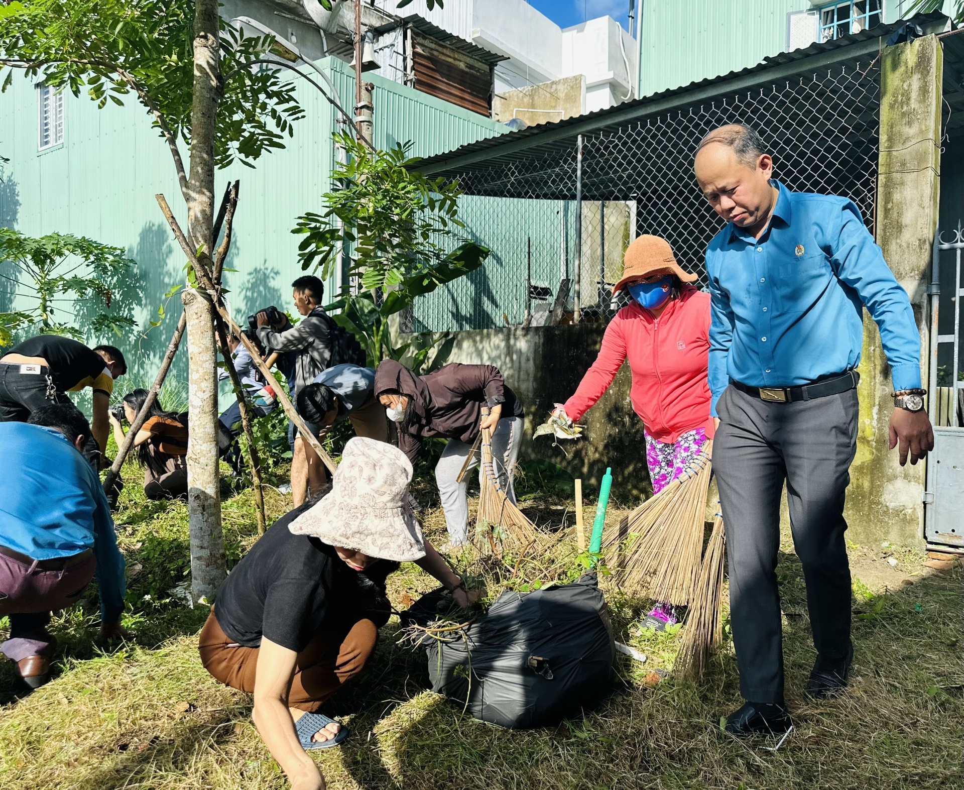 Đà Nẵng: Hàng trăm công nhân lao động hưởng ứng “Chiến dịch làm cho thế giới sạch hơn”
