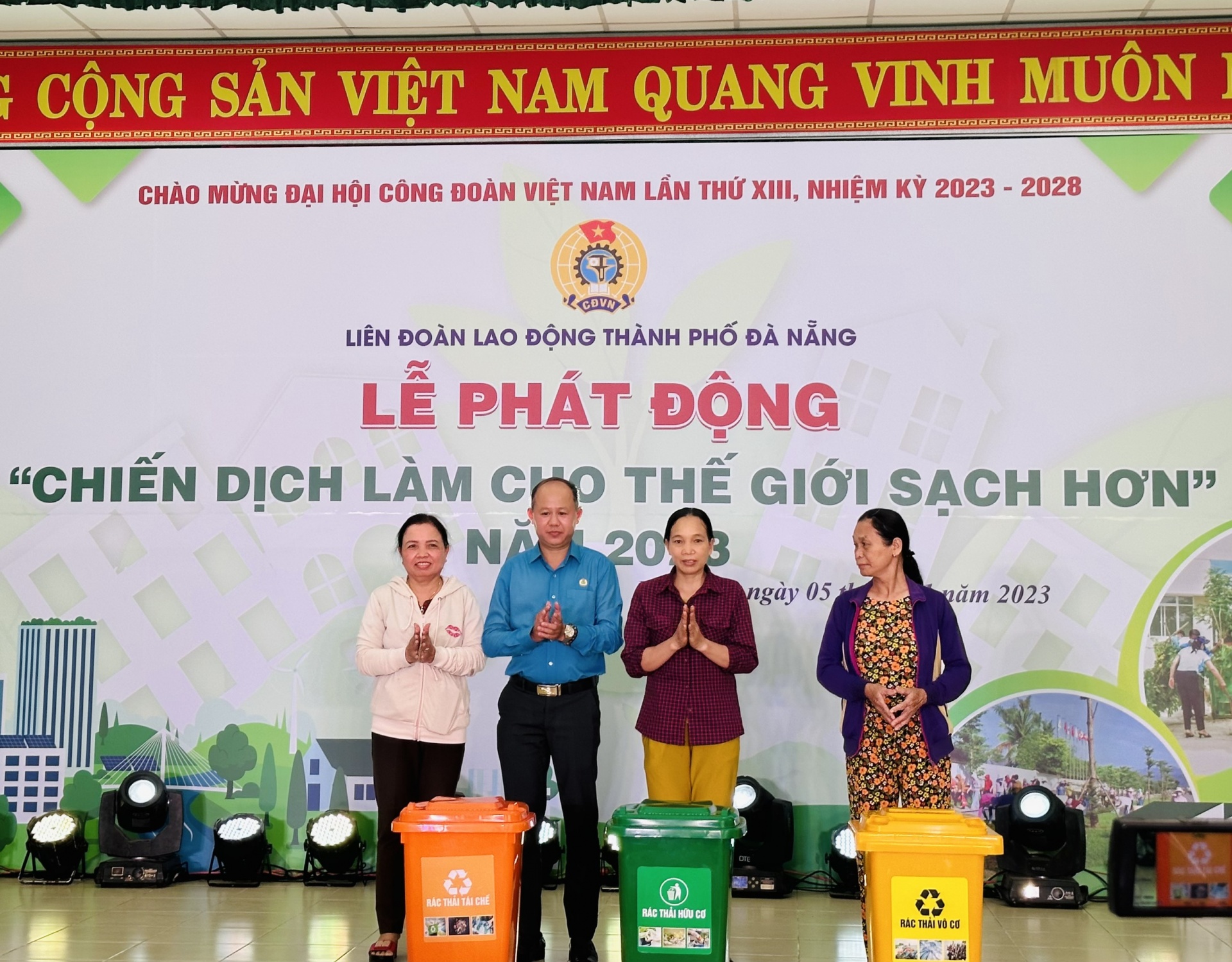 Đà Nẵng: Hàng trăm công nhân lao động hưởng ứng “Chiến dịch làm cho thế giới sạch hơn”