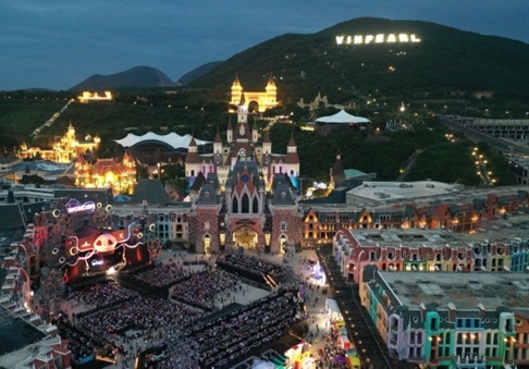 Từ Charlie Puth đến Maroon 5: Dấu ấn tầm vóc quốc tế của lễ hội âm nhạc 8Wonder Từ Charlie Puth đến Maroon 5: Dấu ấn tầm vóc quốc tế của lễ hội âm nhạc 8Wonder