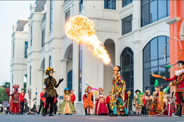 Công bố 11 bản hit và dàn sao Việt biểu diễn cùng Maroon 5 Công bố 11 bản hit và dàn sao Việt biểu diễn cùng Maroon 5