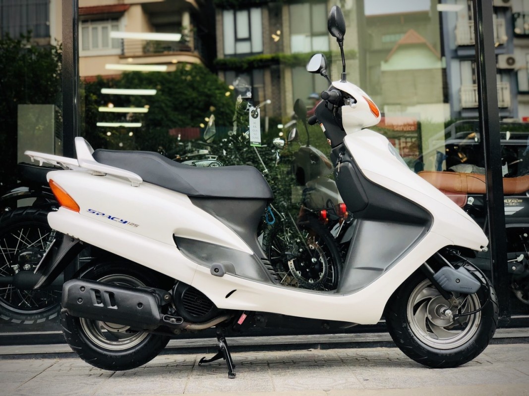 Những mẫu xe máy đời cũ kiểu dáng không lỗi mốt vẫn được chuộng