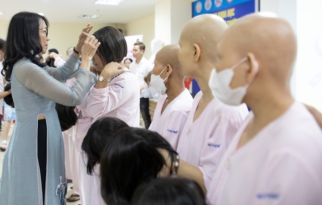 Nữ bác sỹ xứng đáng với những chữ vàng… Nữ bác sỹ xứng đáng với những chữ vàng…