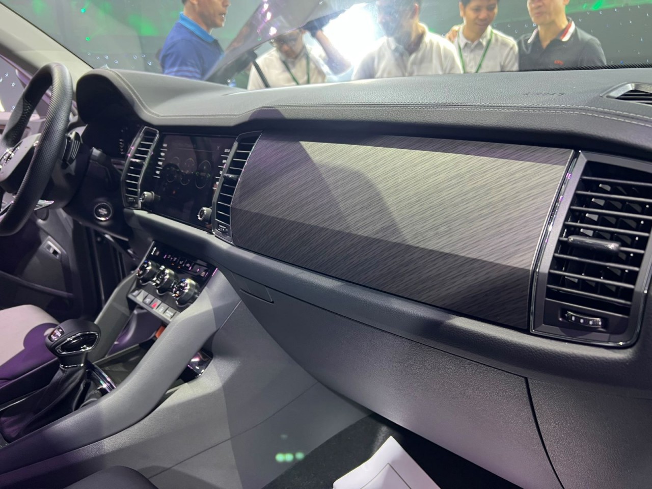 Skoda Kodiaq 2024 mới ra mắt tại Việt Nam, giá lăn bánh từ 1,3 đến 1,6 tỷ đồng Skoda Kodiaq 2024 mới ra mắt tại Việt Nam, giá lăn bánh từ 1,3 đến 1,6 tỷ đồng