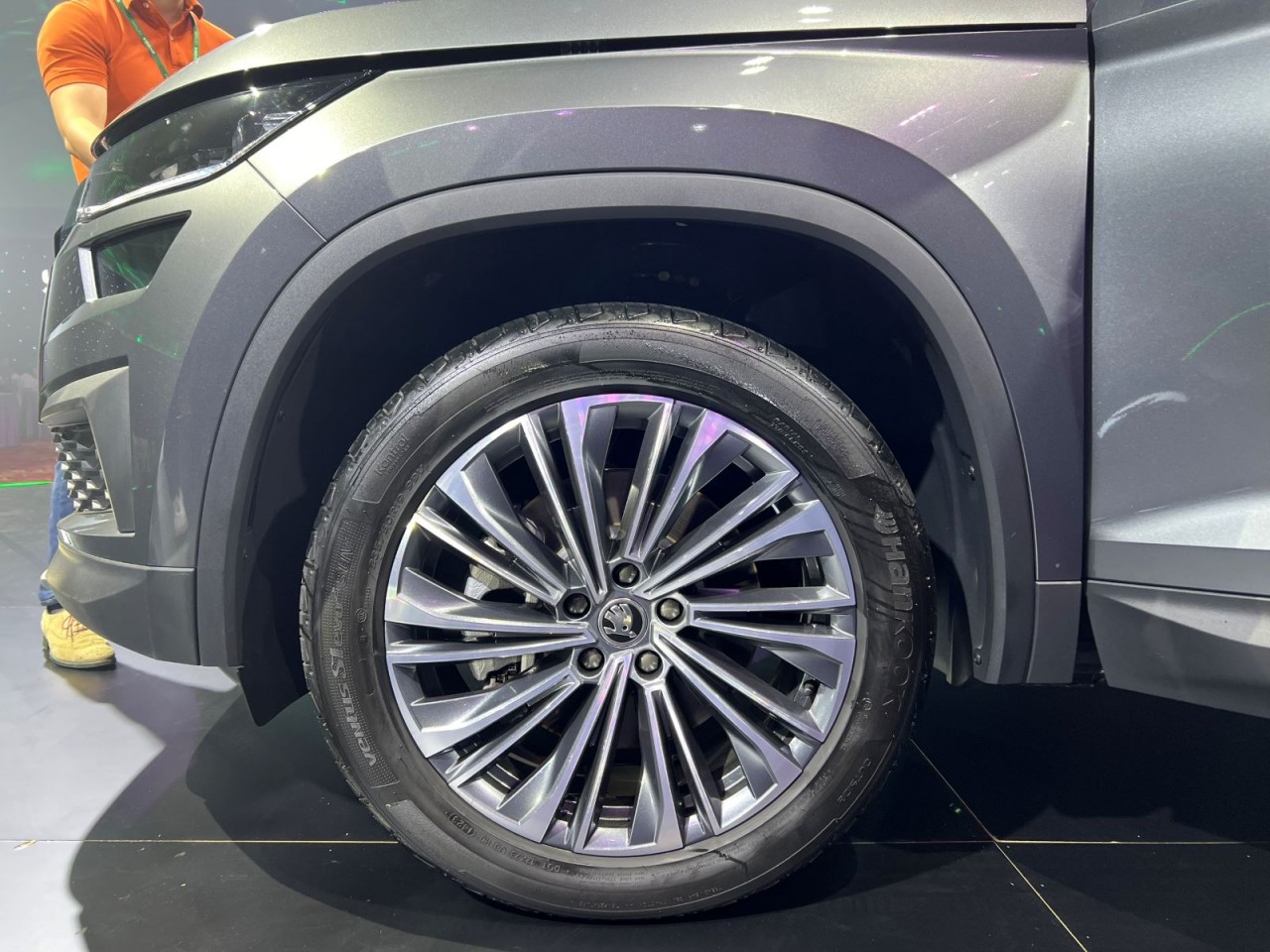 Skoda Kodiaq 2024 mới ra mắt tại Việt Nam, giá lăn bánh từ 1,3 đến 1,6 tỷ đồng Skoda Kodiaq 2024 mới ra mắt tại Việt Nam, giá lăn bánh từ 1,3 đến 1,6 tỷ đồng